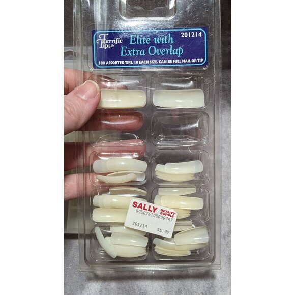 Faux Nails And Tips Bundle - Picture 13 of 14